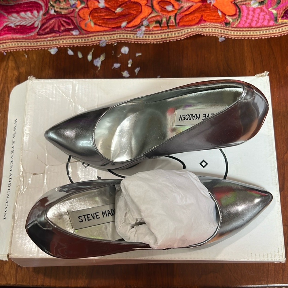 Platinum silver heels. Final sale. New condition.